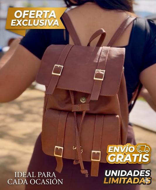 Nuestro morral para dama tipo cuero con correas es el accesorio ideal para lucir en cada ocasión